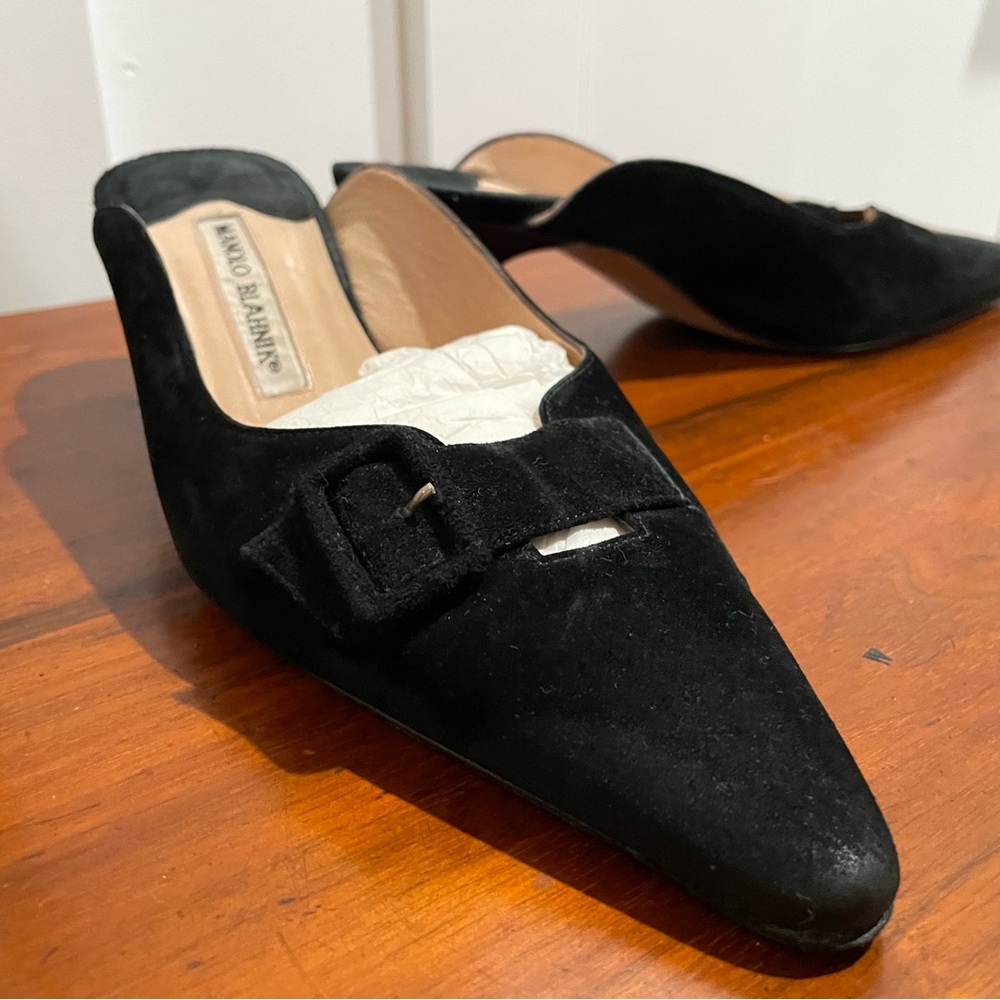 Manolo Blahnik black suede kitten heel